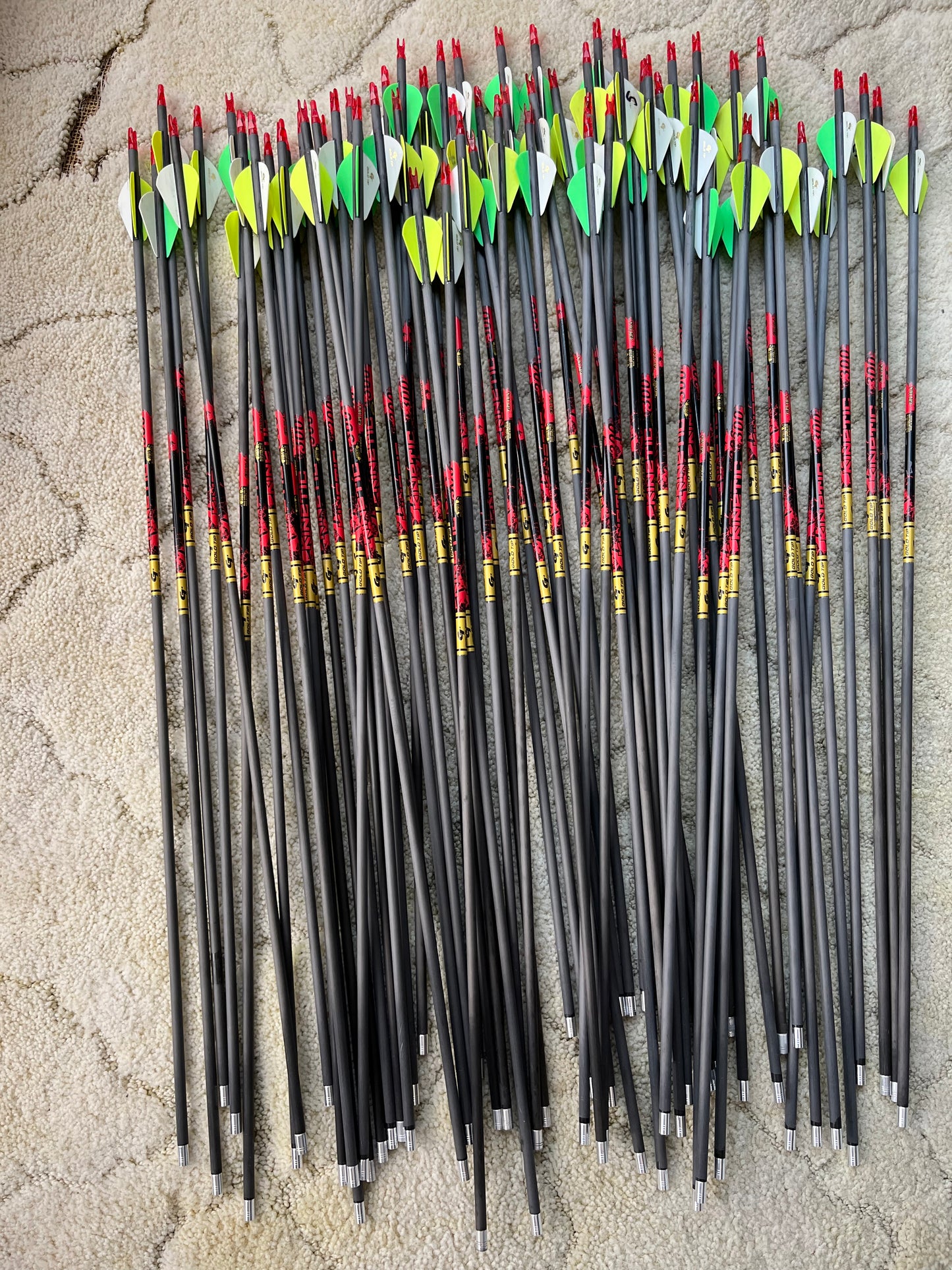 Gold tip kinetic 300 carbon arrows 28inch