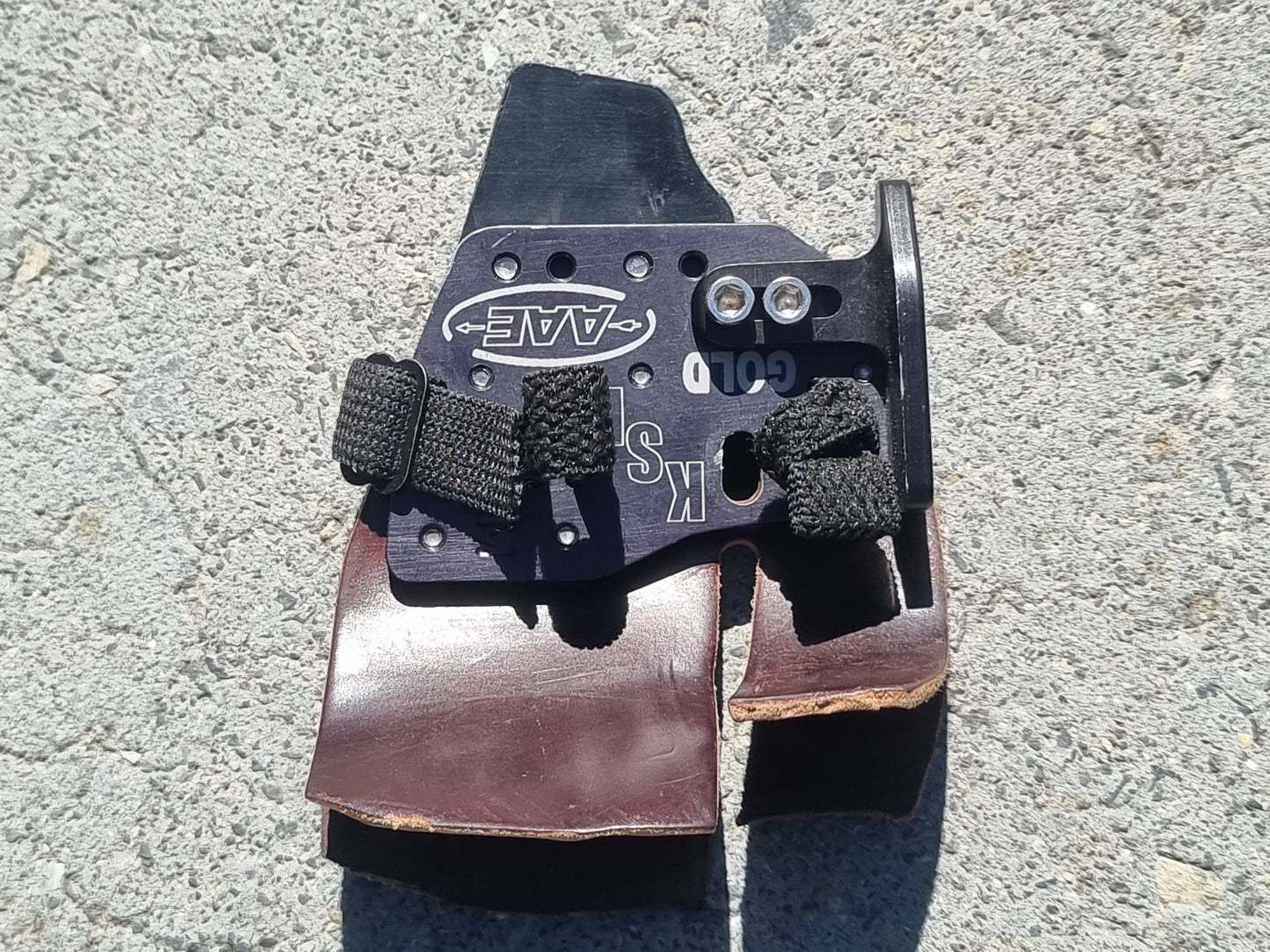 AAE KSL Gold Tab Black medium
