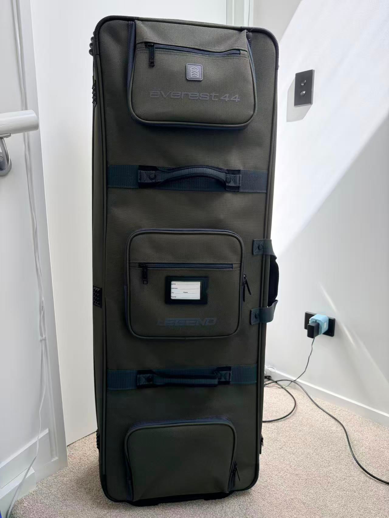 Hoyt Ventum Pro 30  (Carrying an Everest 44 bow case, 99% new condition. Unpacked and only used for storing the bow.）