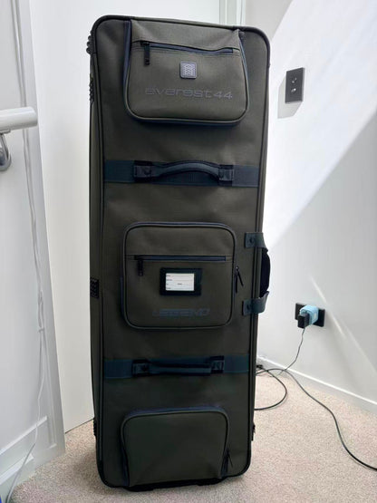 Hoyt Ventum Pro 30  (Carrying an Everest 44 bow case, 99% new condition. Unpacked and only used for storing the bow.）
