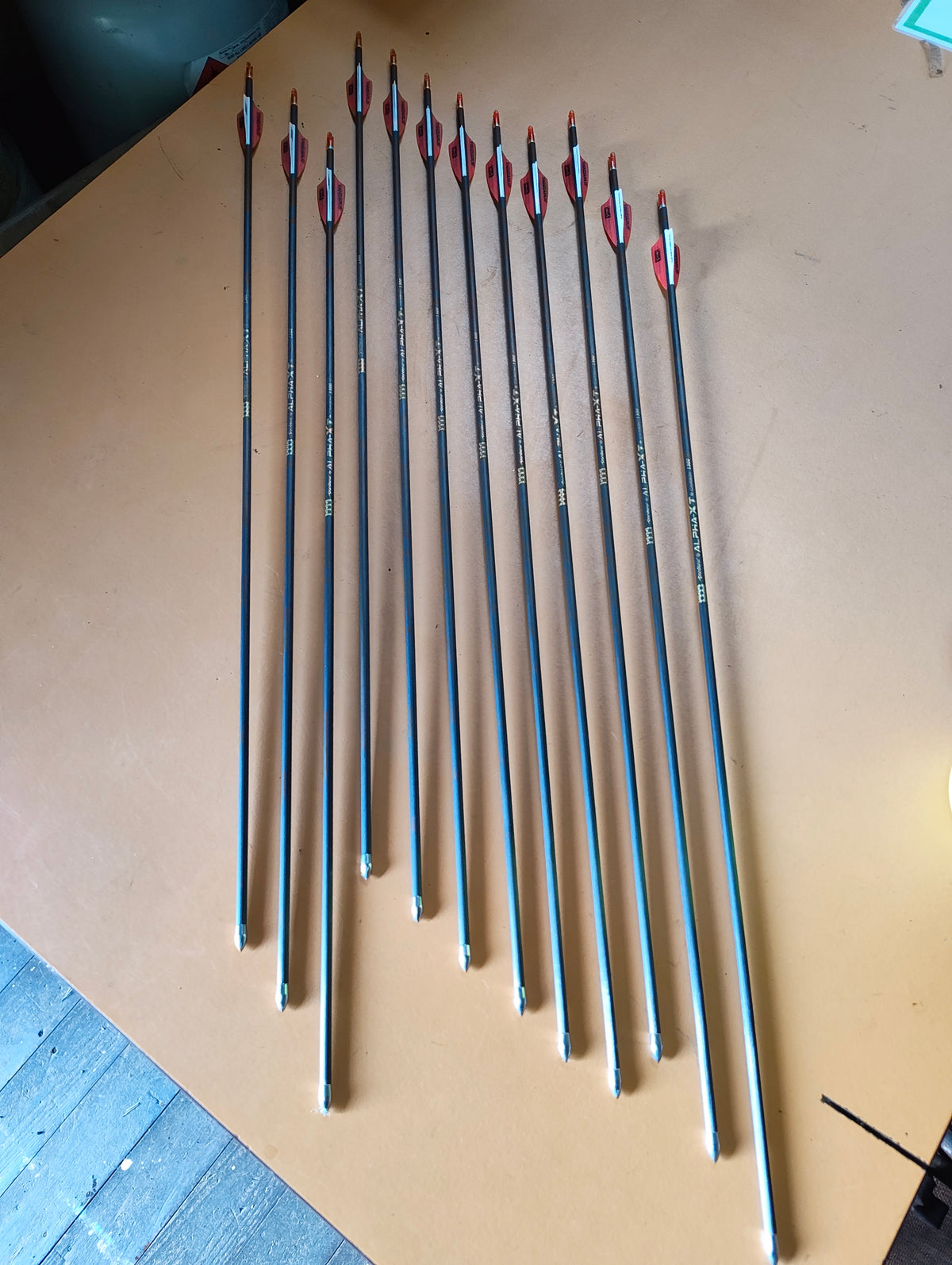 Set of 12 Pandarus Alpha XT arrows, 25". Carbon fibre