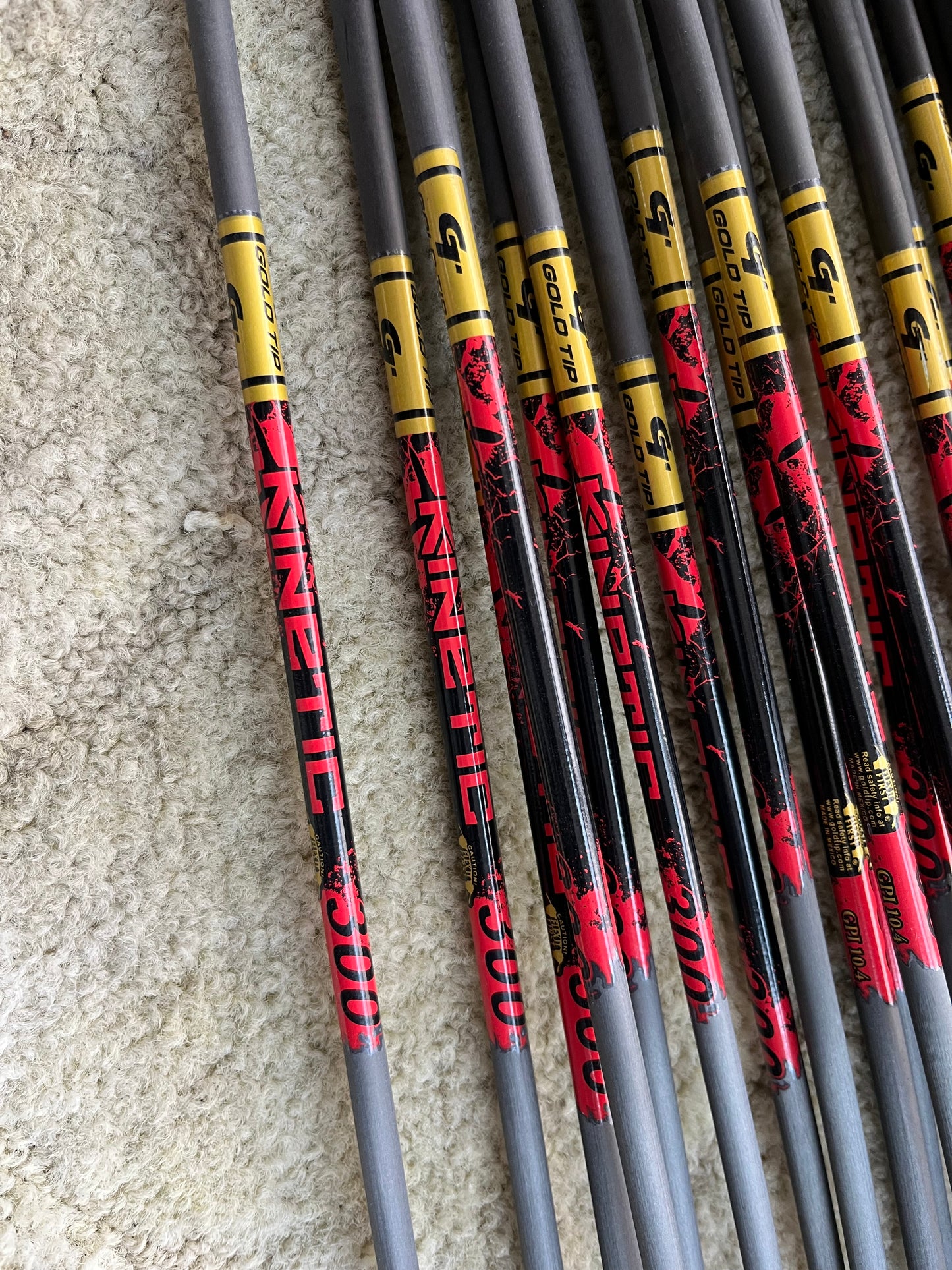 Gold tip kinetic 300 carbon arrows 28inch